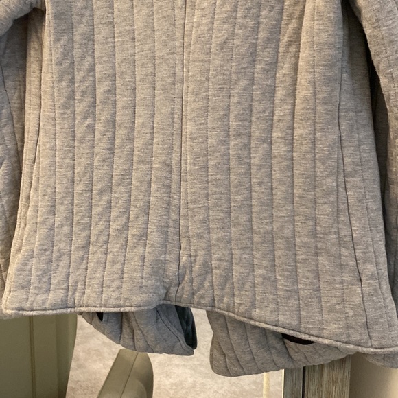 RACHEL Rachel Roy, M, quilted wrap jacket, warm & in EUC!  Wardrobe staple!! - Picture 9 of 9